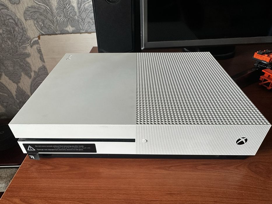 Продам Xbox One S