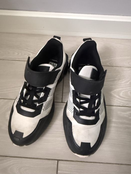 Кроссовки adidas