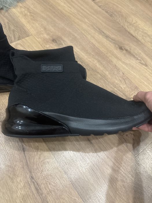 Продам новые мужские кроссовки