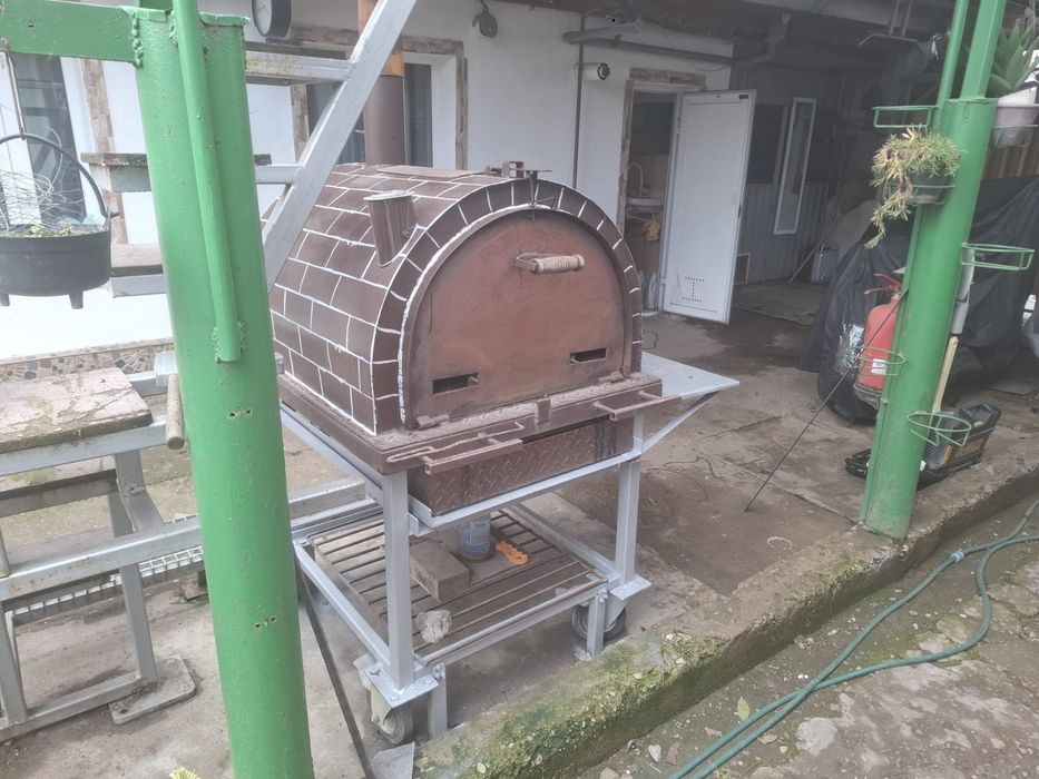 Vand cuptor pt pizza cu gratar si masa incorporate