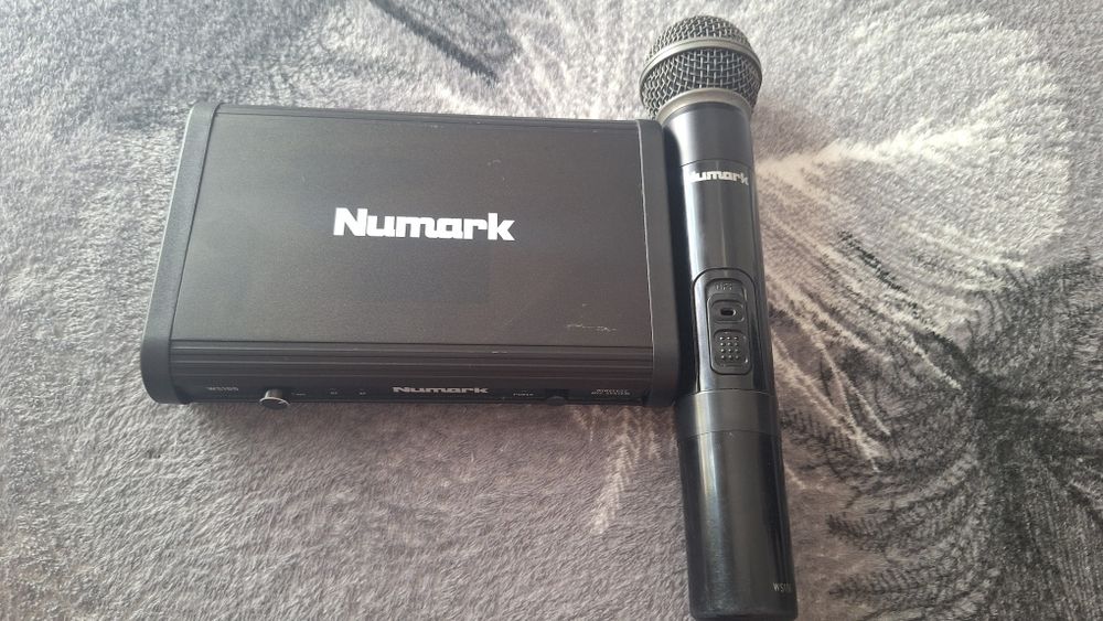 Vând microfon numark