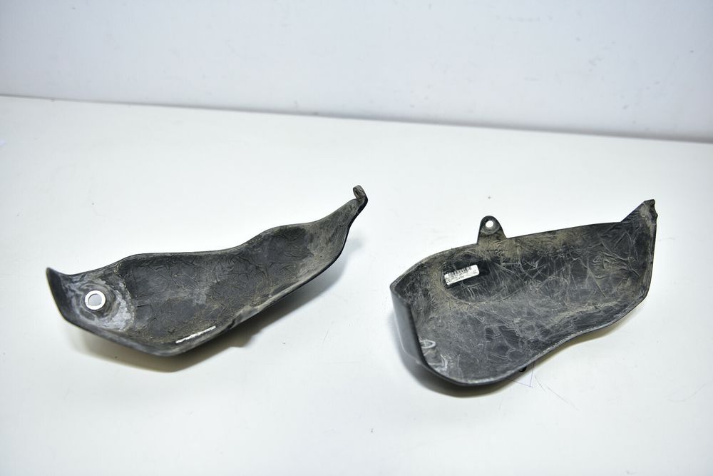 Protecție pentru capacele cilindrilor din fibră de carbon AFIX BMW