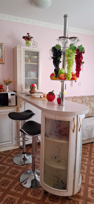 Барная стойка со стульями