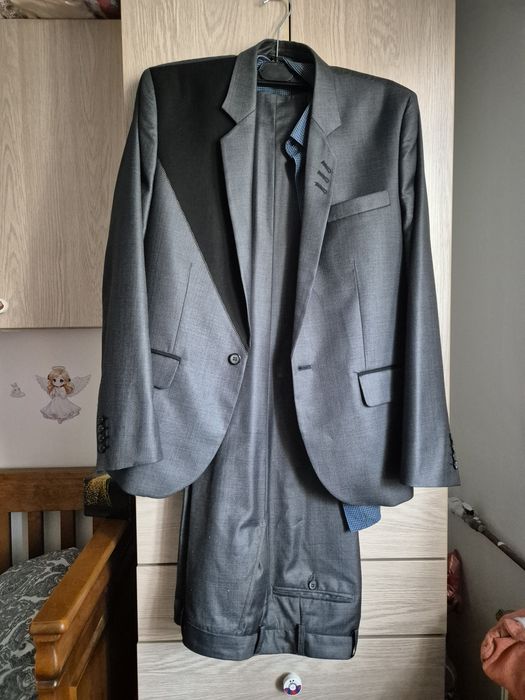Costum barbati marimea 52