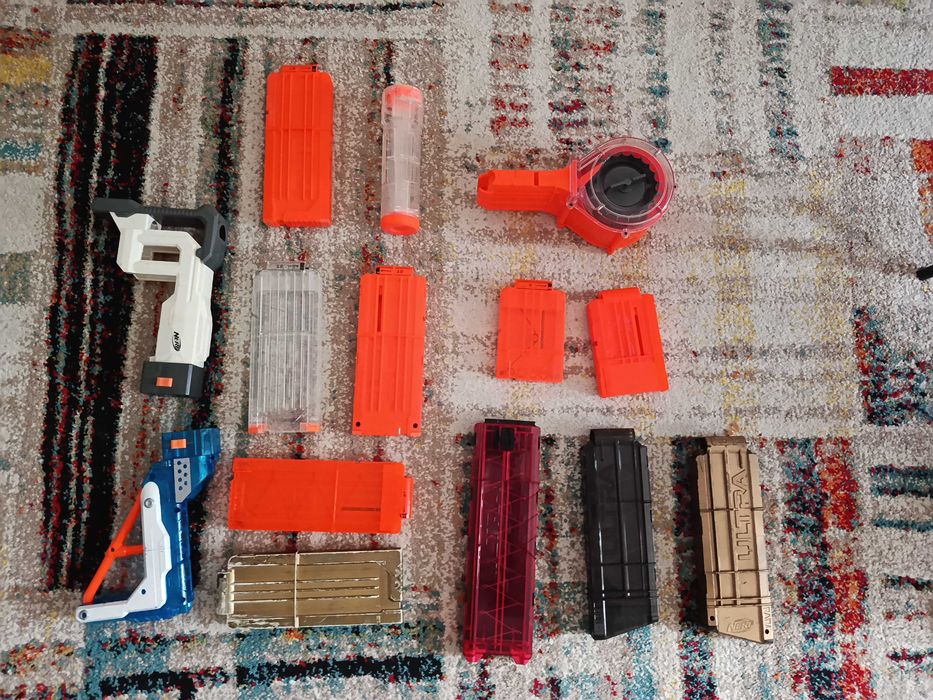 Încărcătoare și atașamente nerf