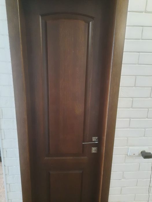Продам двери деревянные