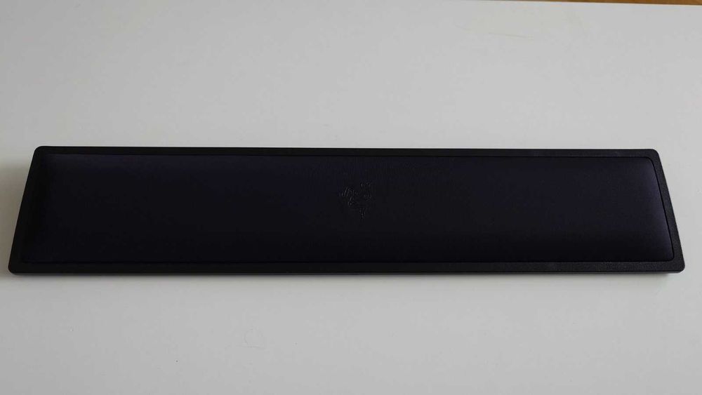 Ергономична подложка за китки за клавиатура Razer с охлаждащ гел