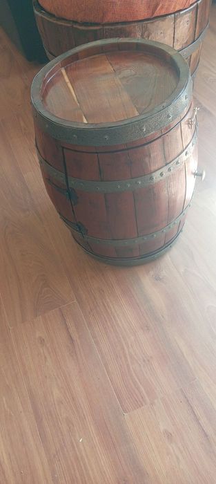 Мини бар от реставрирана дъбова  бъчва  уникална изработка  и стил  ..