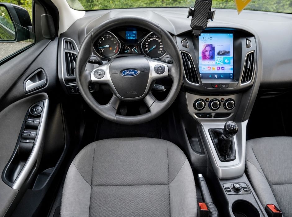 Ford Focus 1.6 benzină clasic MPI, Navi Android