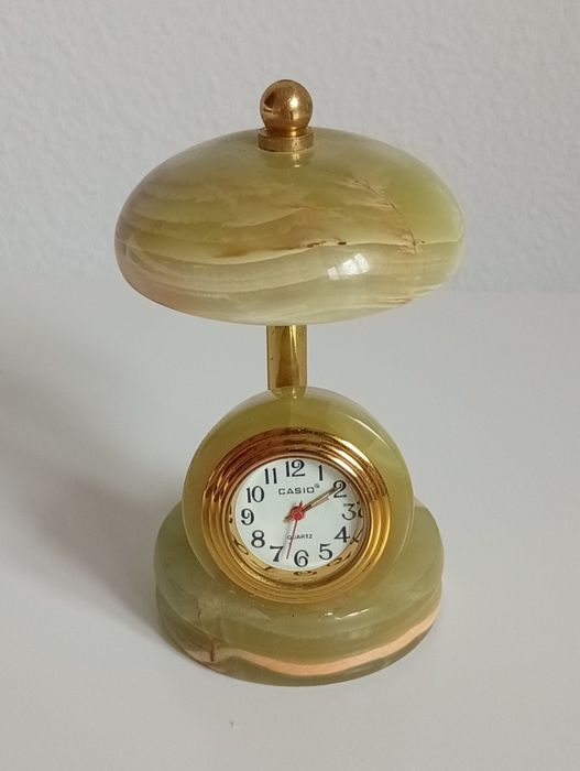 Ornament onix verde cu ceas