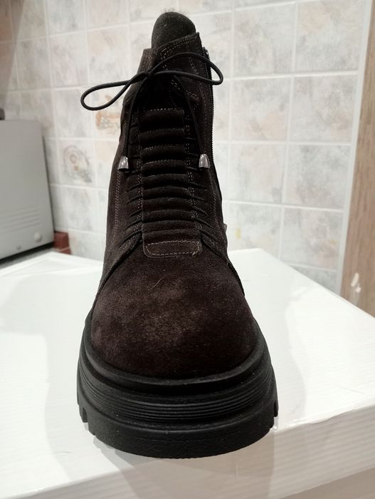 Продам зимние ботинки