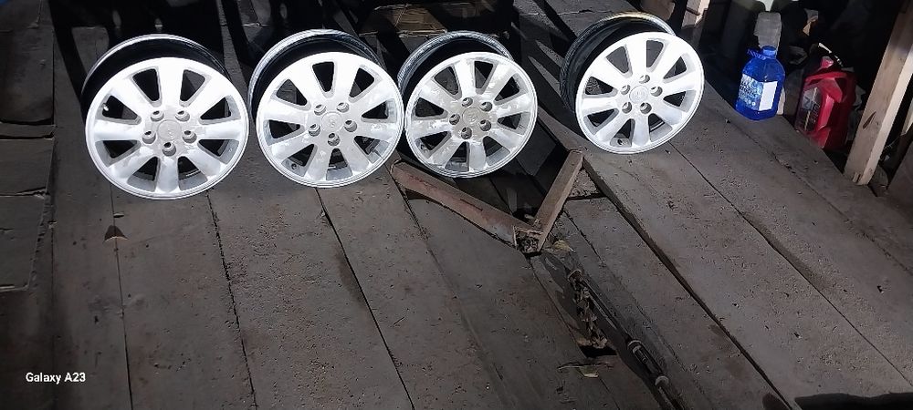 Продам диски на Тойота камри на 16