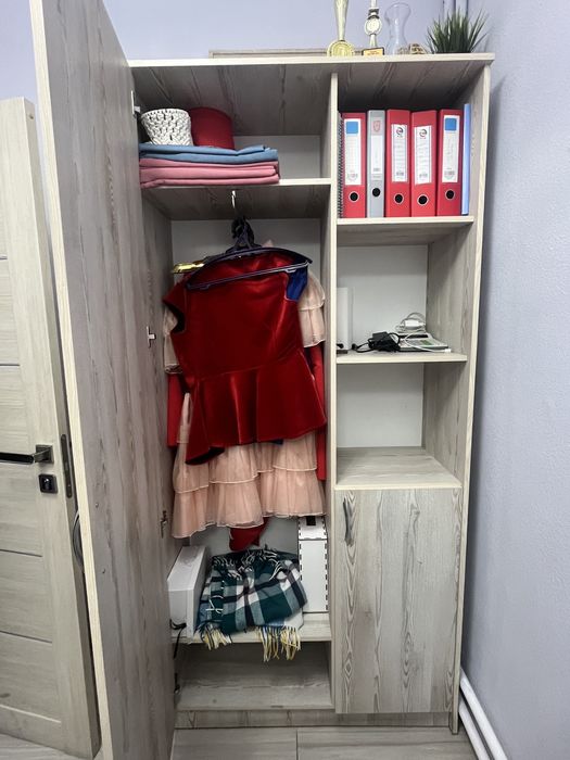 Мебель для офиса, телевизор, кресло