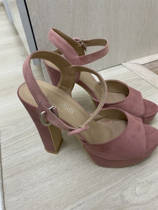 Продам босаножки