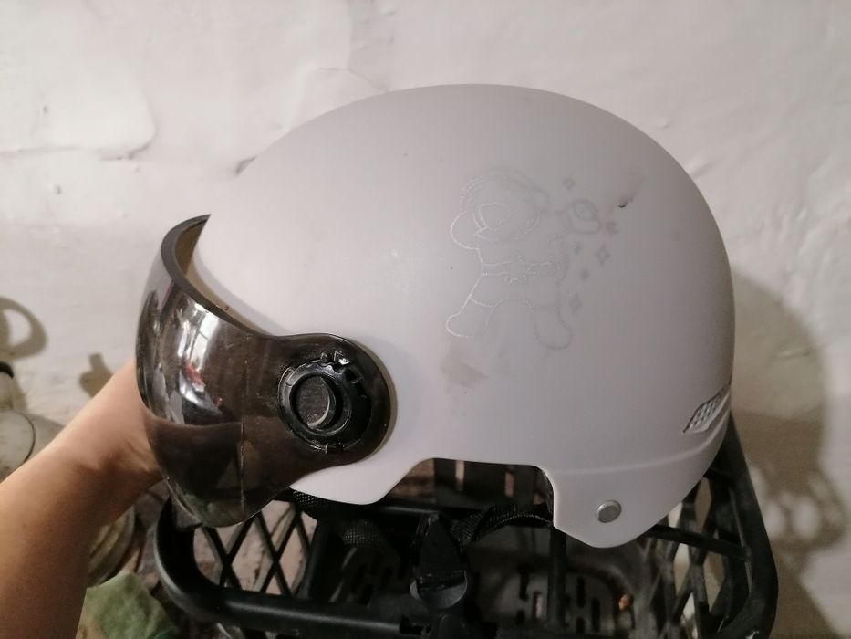 Шлем+корзина для скутера мопеда итд