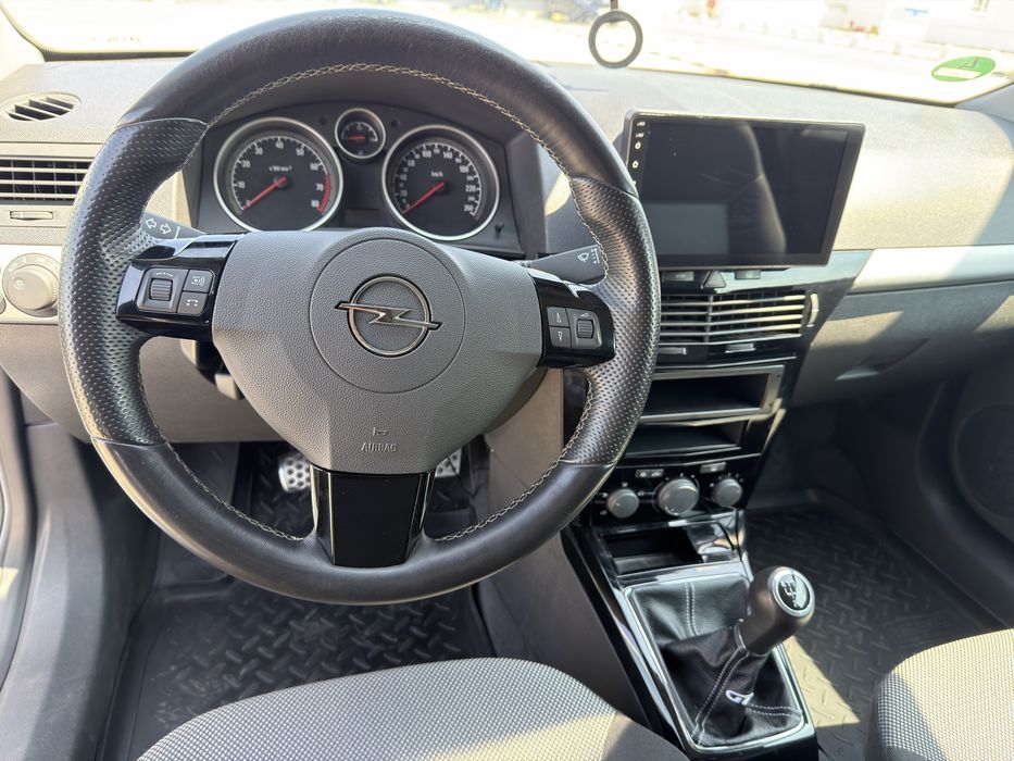 Opel Astra GTC 1.6 2010 Benzină 115 CP