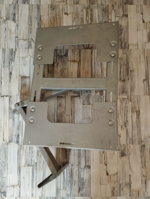 Градински маркуч, стойка за телевизор