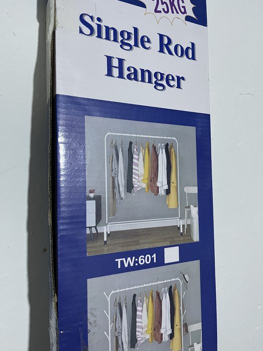 Напольная стойка для одежды