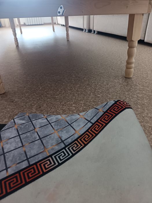 Продам стол, для гостей и дома