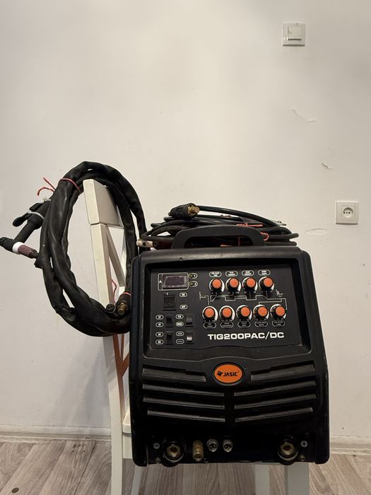 Сварочный инвертор  JASIC TIG 200 PAC/DC  продам срочно