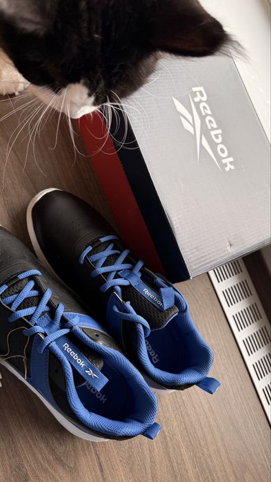 Adidasi Reebok noi, marimea 38