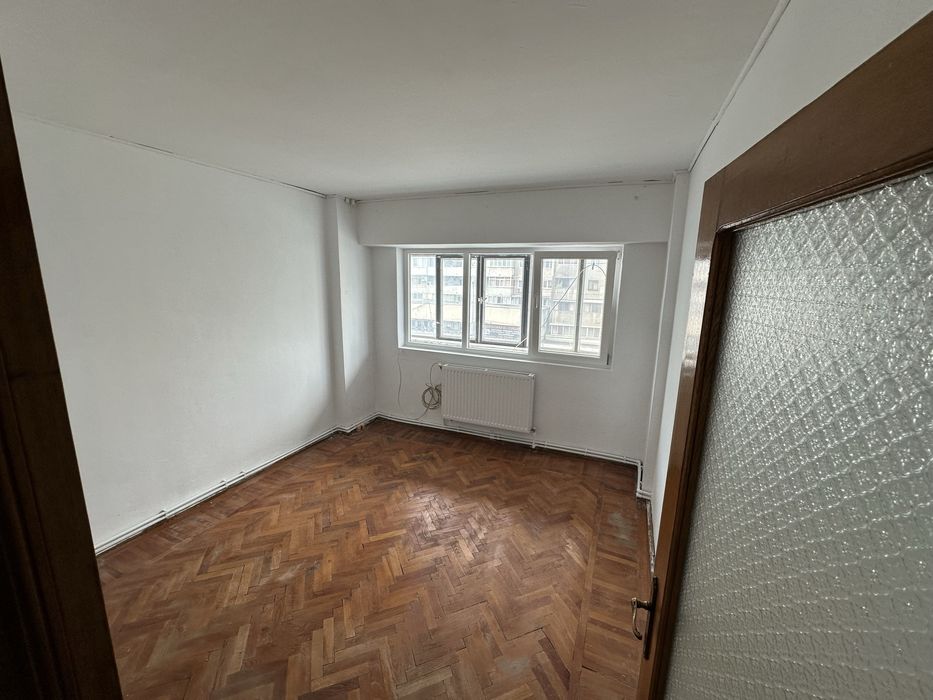 Apartament de inchiriat, zona Unirii, colt cu Patriei.