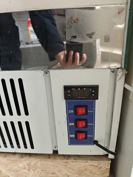 Витринный холодильник