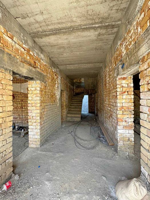 Южный ул.Янги Сергели дом-коробка 2,3-сотки 6-комн 3-уровня 300 м²