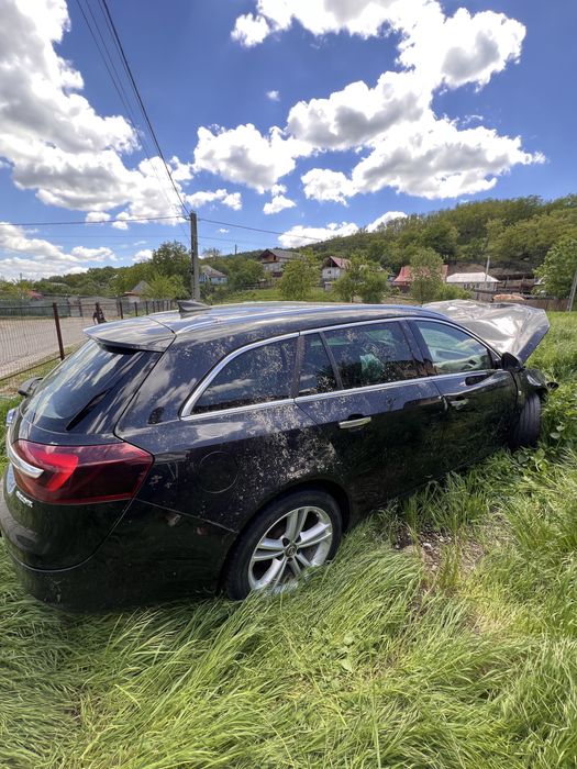 Vand opel insignia pentru piese