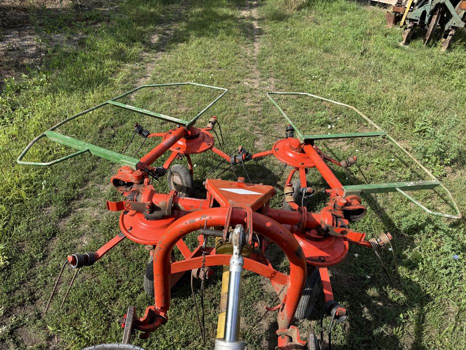 Kuhn GF 440 Greblă de întors împrăștiat