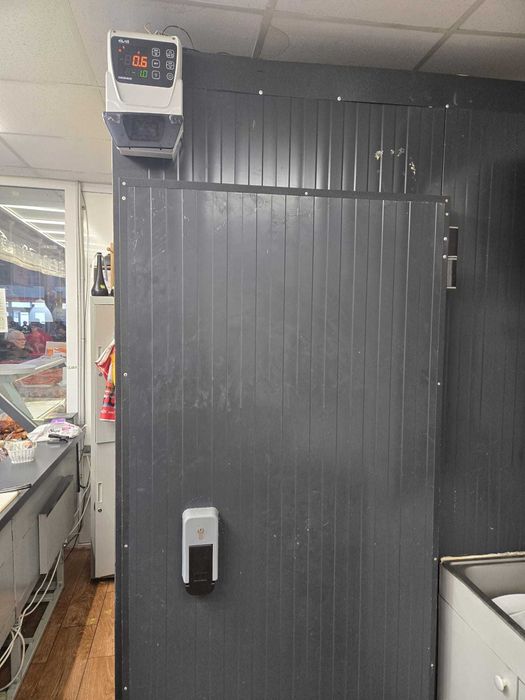 Vand afacere (macelarie) la cheie