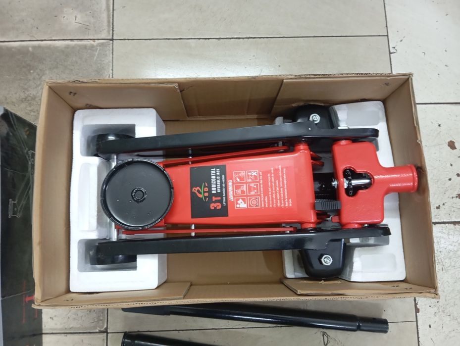 Домкрат подкатной 3т