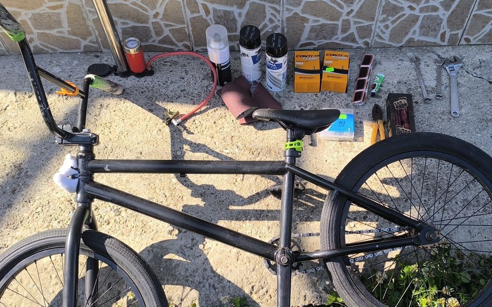 BMX 20' complet funcțional + scule și accesorii.