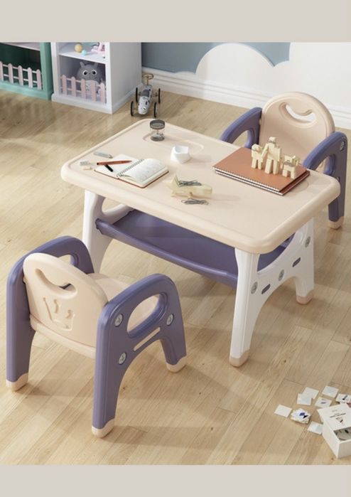 Стол детский с двумя стульями