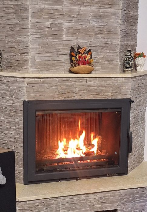 Focar semineu pe lemne