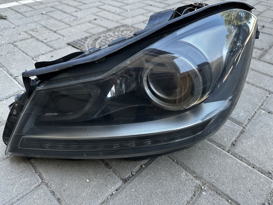 Far stanga mercedes w204 c220