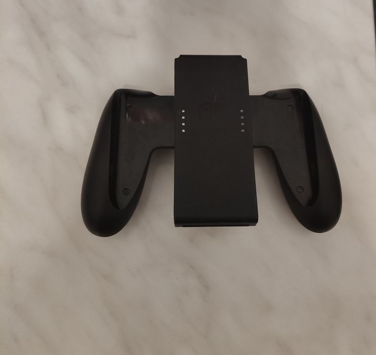 Nintendo switch 1 și jocuri mk11 mario cart deluxe și fifa23 (cluj)