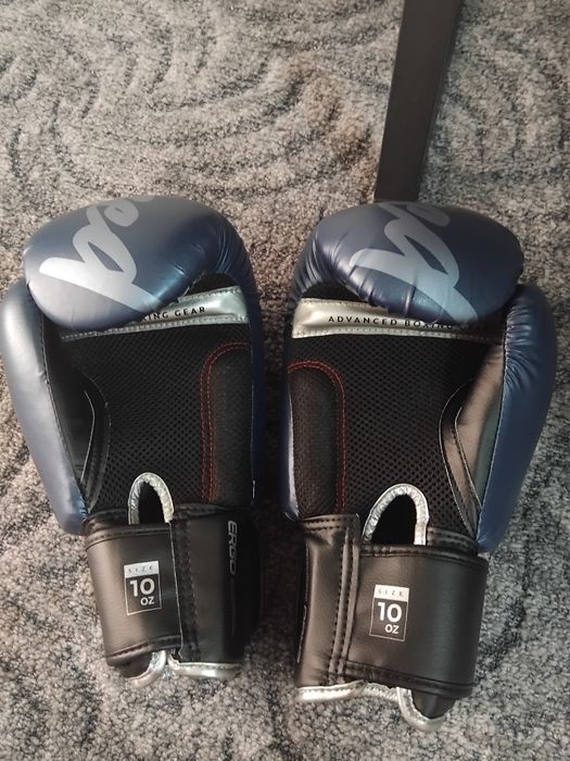 Vând mănuși de box Advance