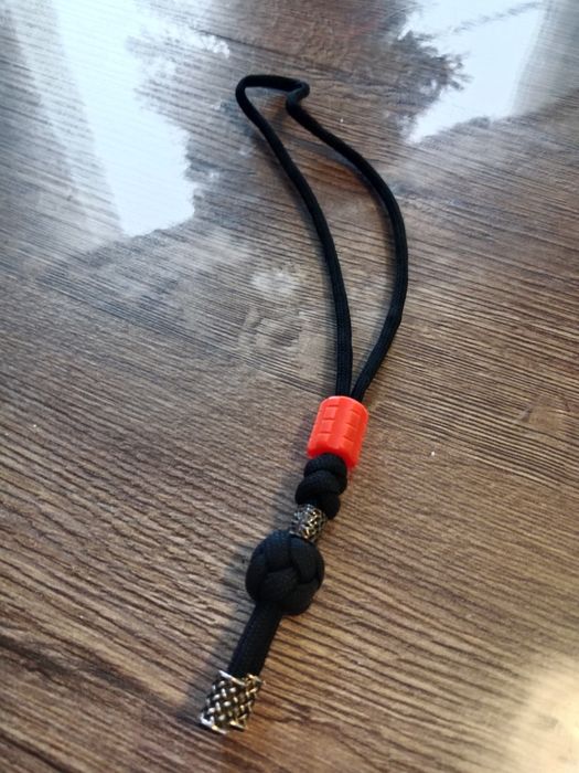 Продам темляк с светящийся бусиной.