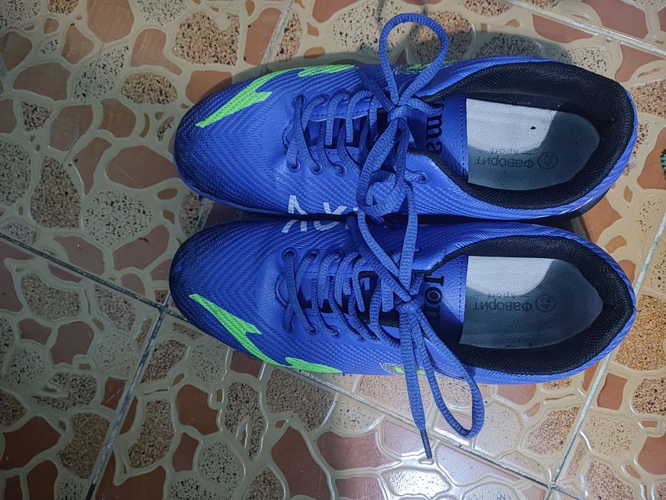 futbol uchun oyoq kiyim