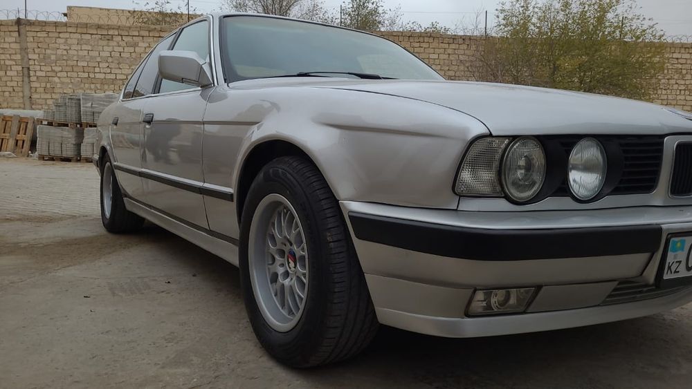 Продам машину BMW 520