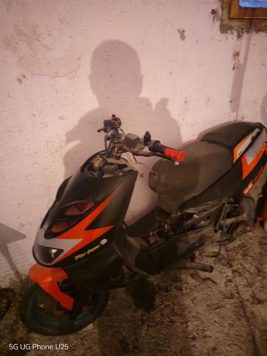 Aprilia sr50 ditech продава се цял