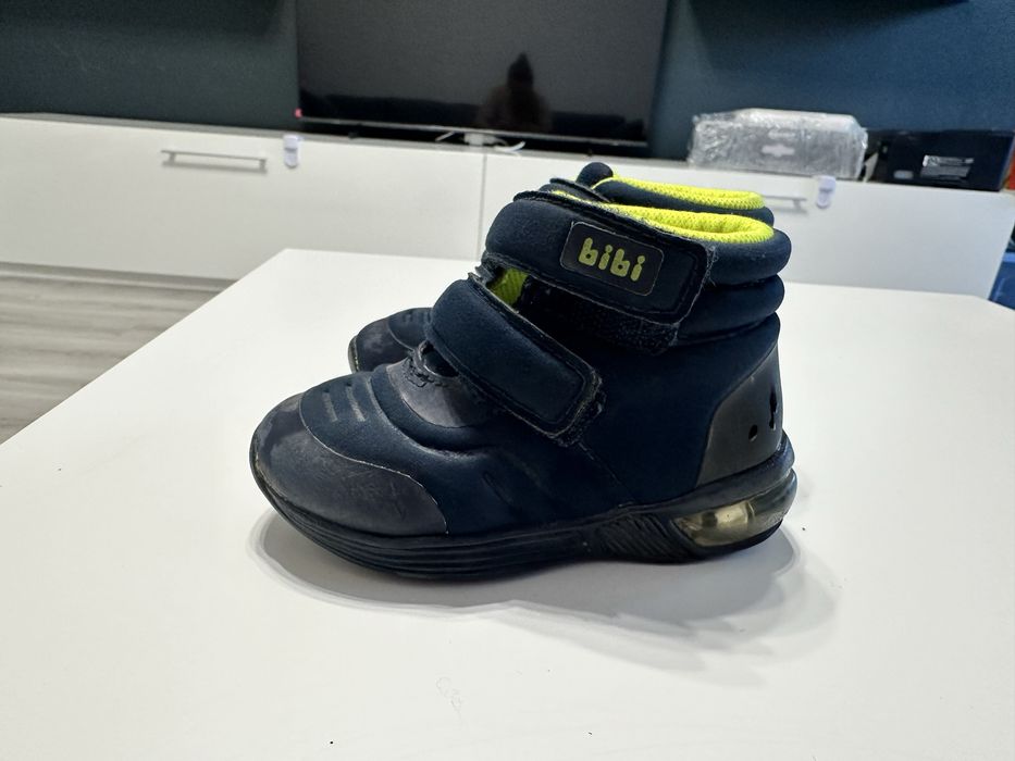 Ghetute bibi  cu luminite marimea 23