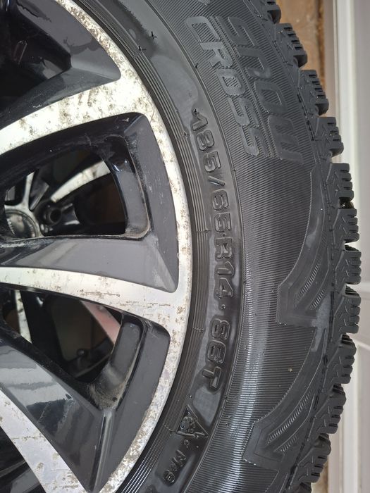 Продам комплект дисков с шинами