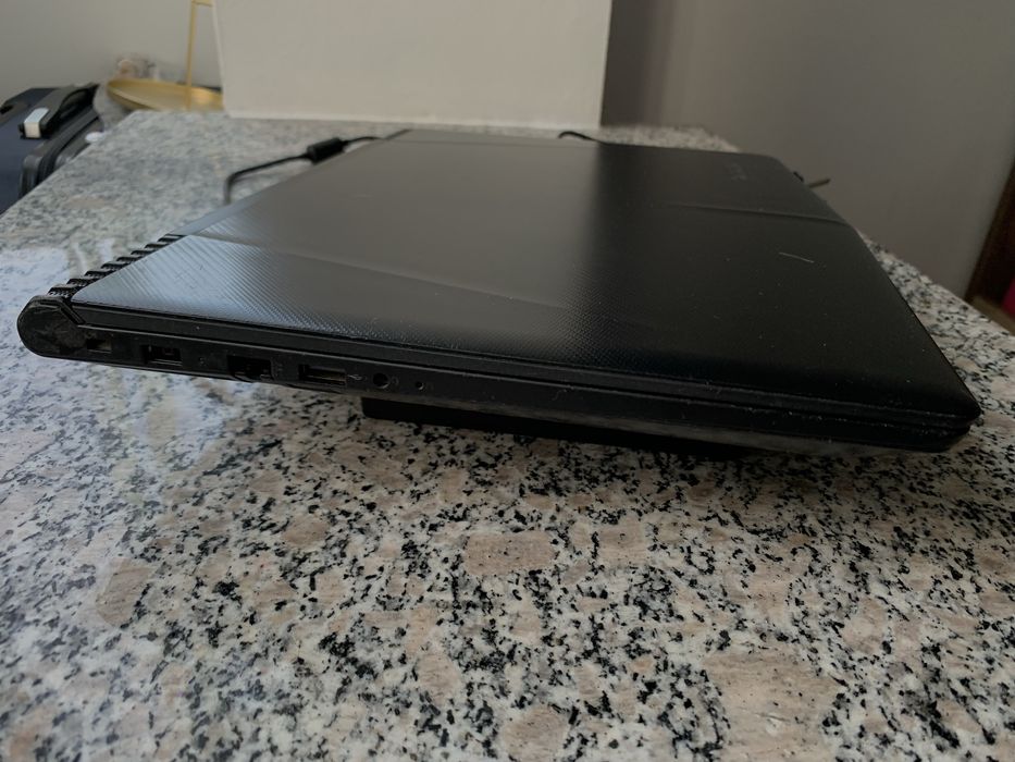 Laptop Gaming LENOVO Legion Y520 15.6” FHD IntelCore i5 GeForce 4GB