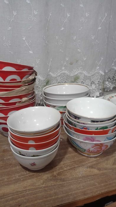 Посуда, тарелки, касушки. Самовывоз. Оплата наличными.