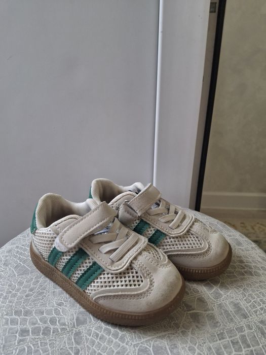 Продам кроссовки  23 размер