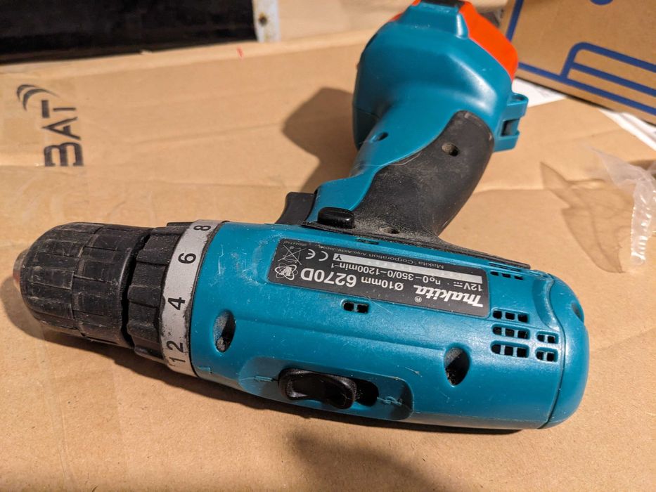 Винтоверти и зарядно Makita 6207D, 6270D, DC1414