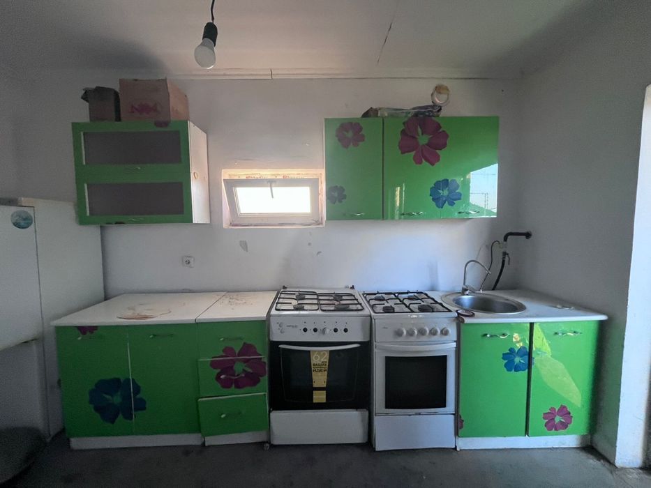 Пр-ся кухонный гарнитур и газ плиты