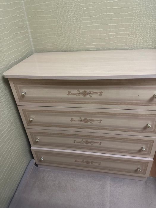 Продам спальный гарнитур